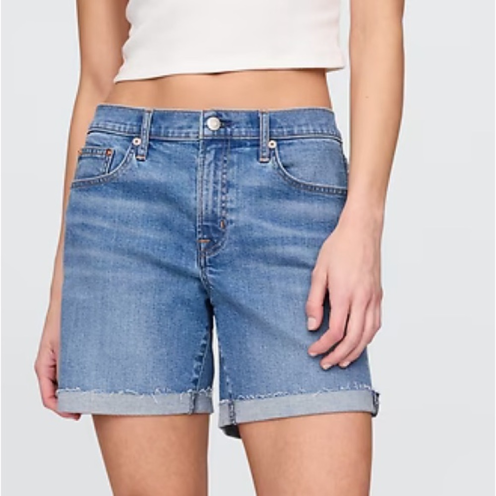 GAP 1969 Sexy Boyfriend Denim Shorts in Calvind Light Blue Size 27